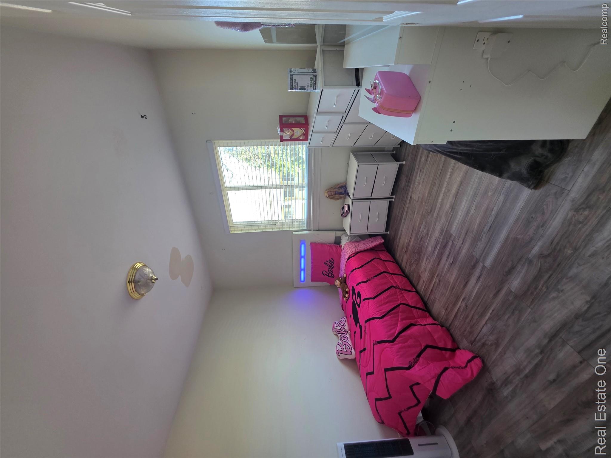 2898 Roundtree Drive