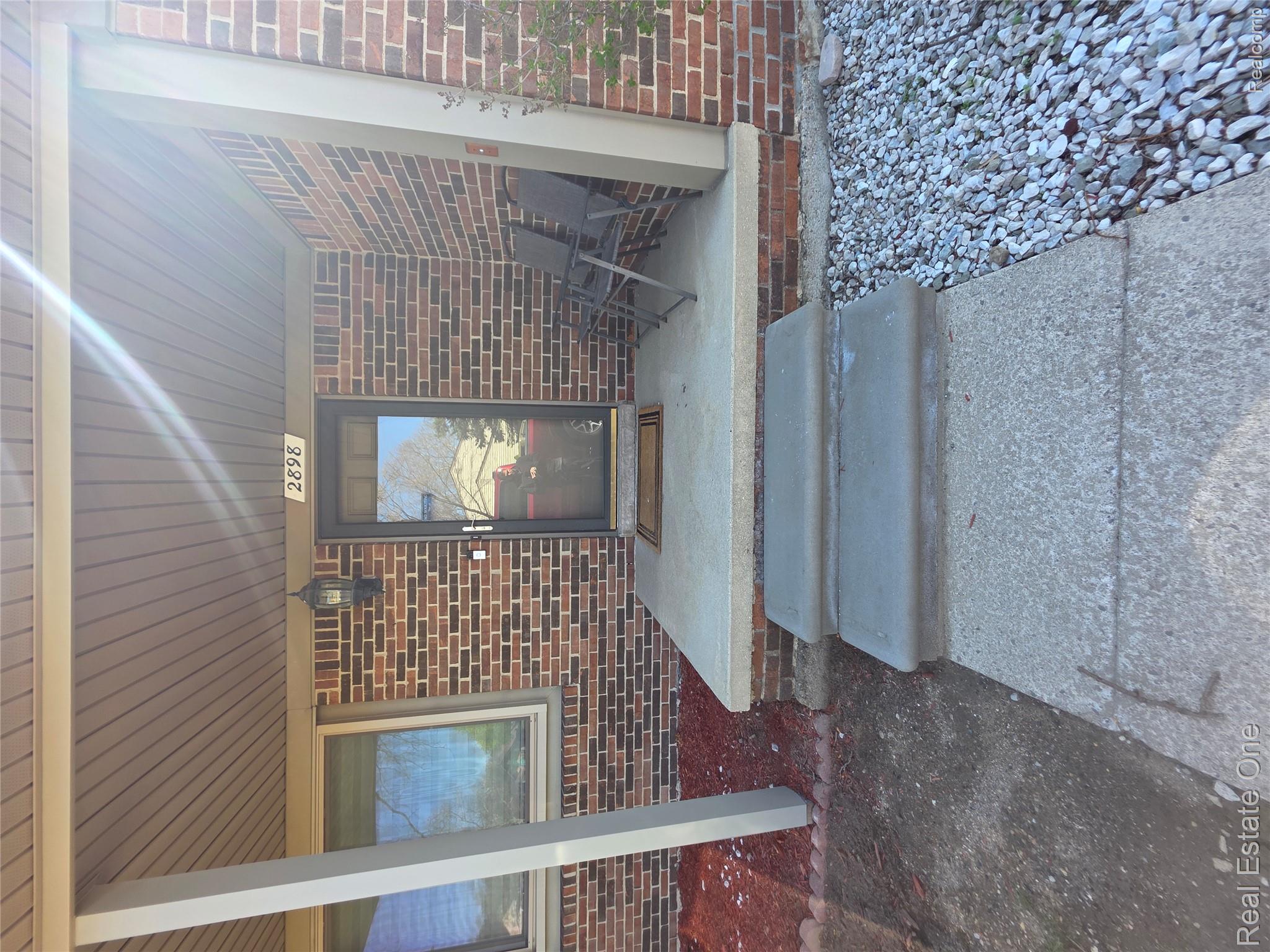 2898 Roundtree Drive