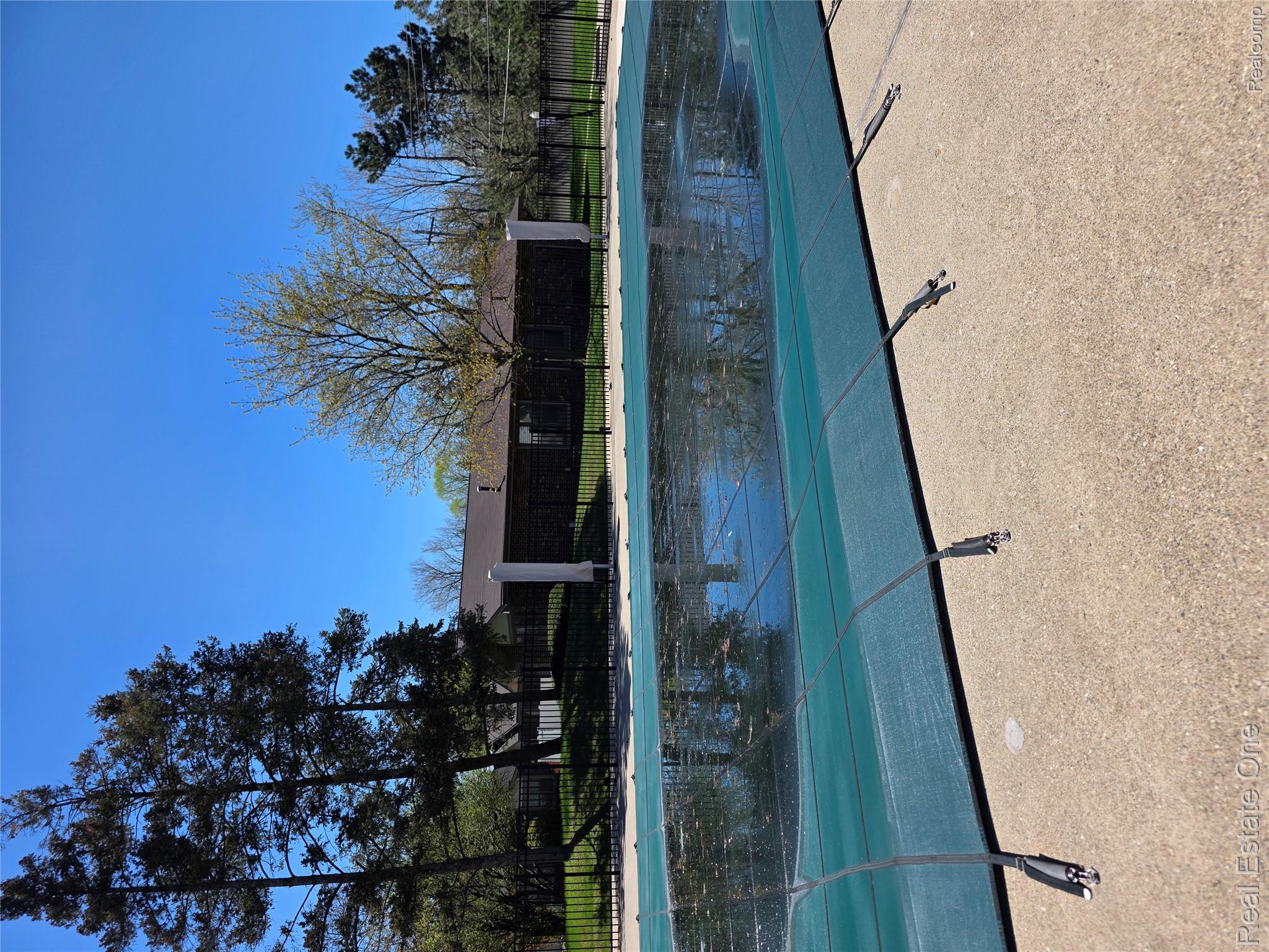 2898 Roundtree Drive