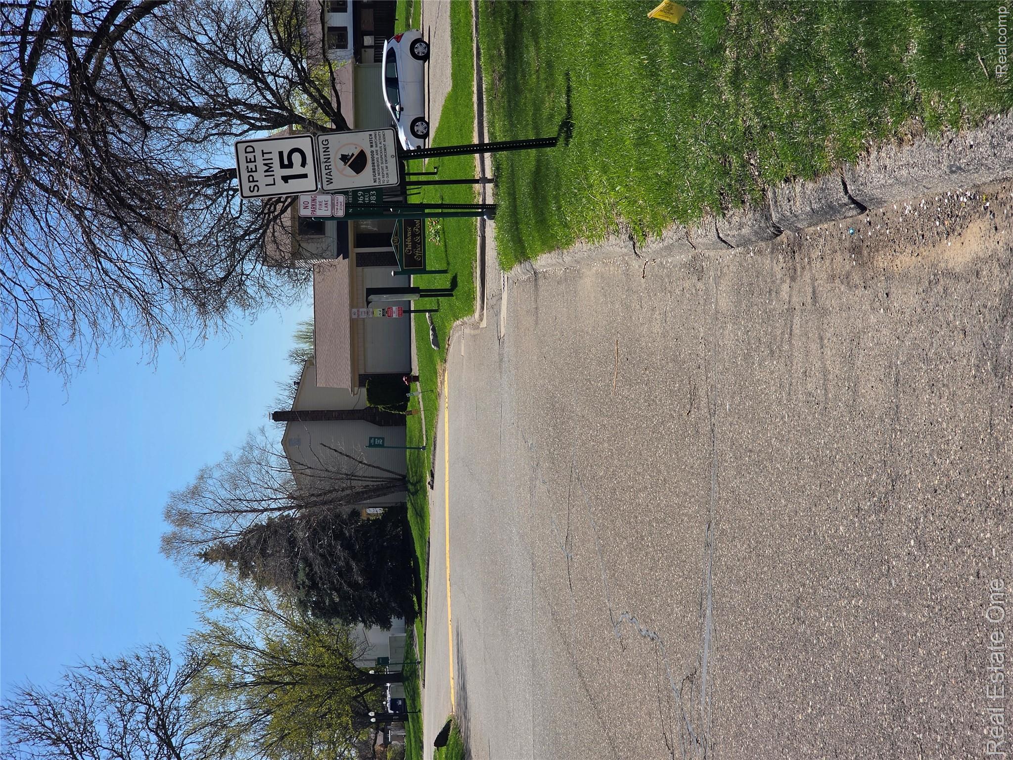 2898 Roundtree Drive