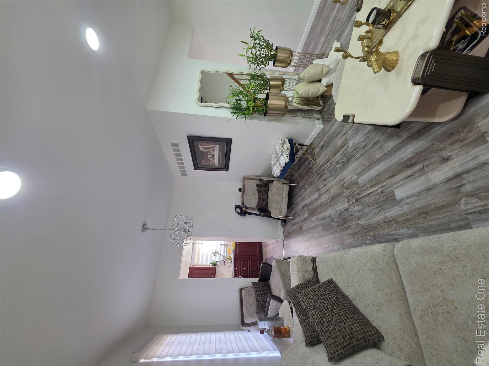 2898 Roundtree Drive