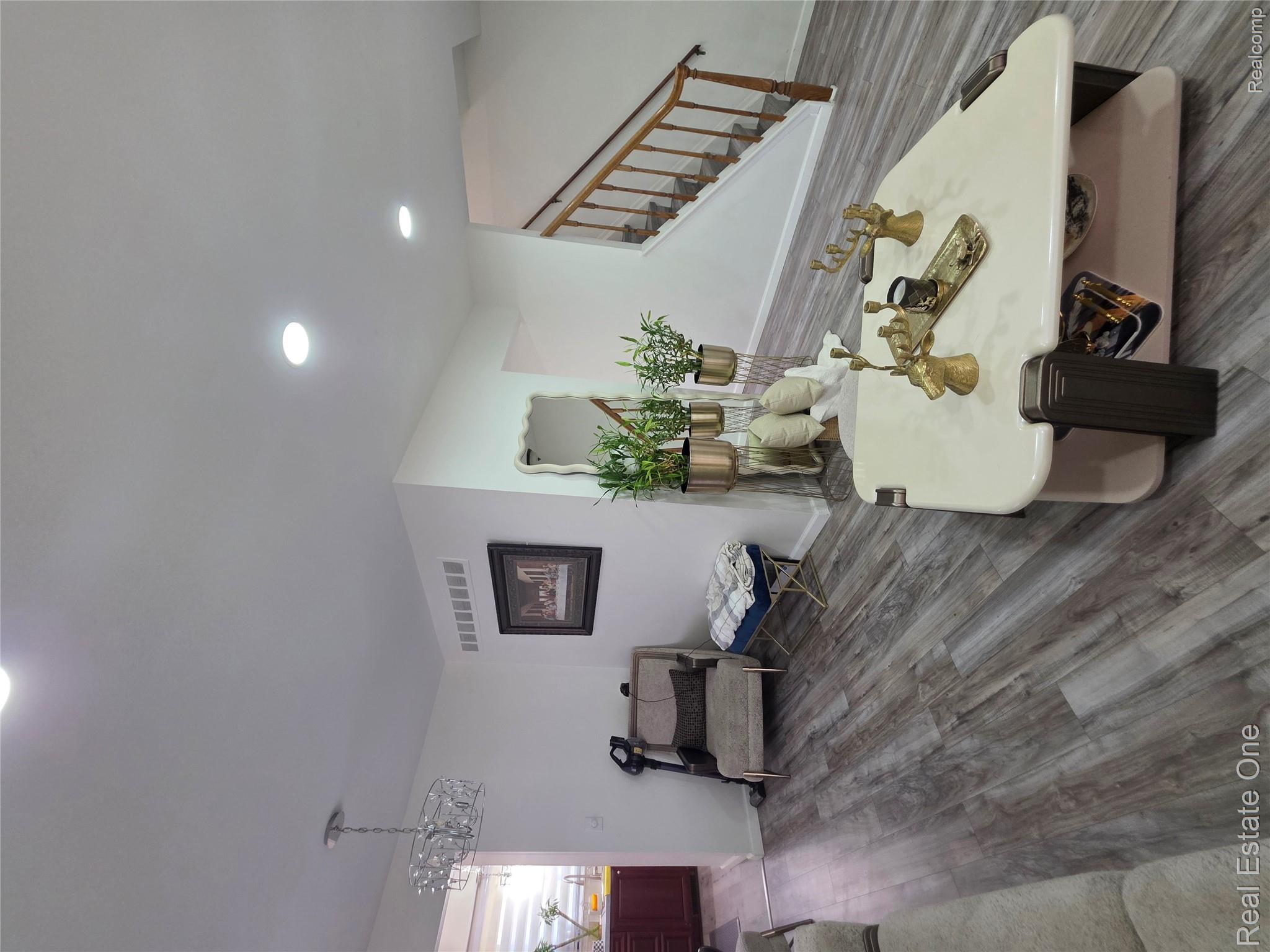 2898 Roundtree Drive