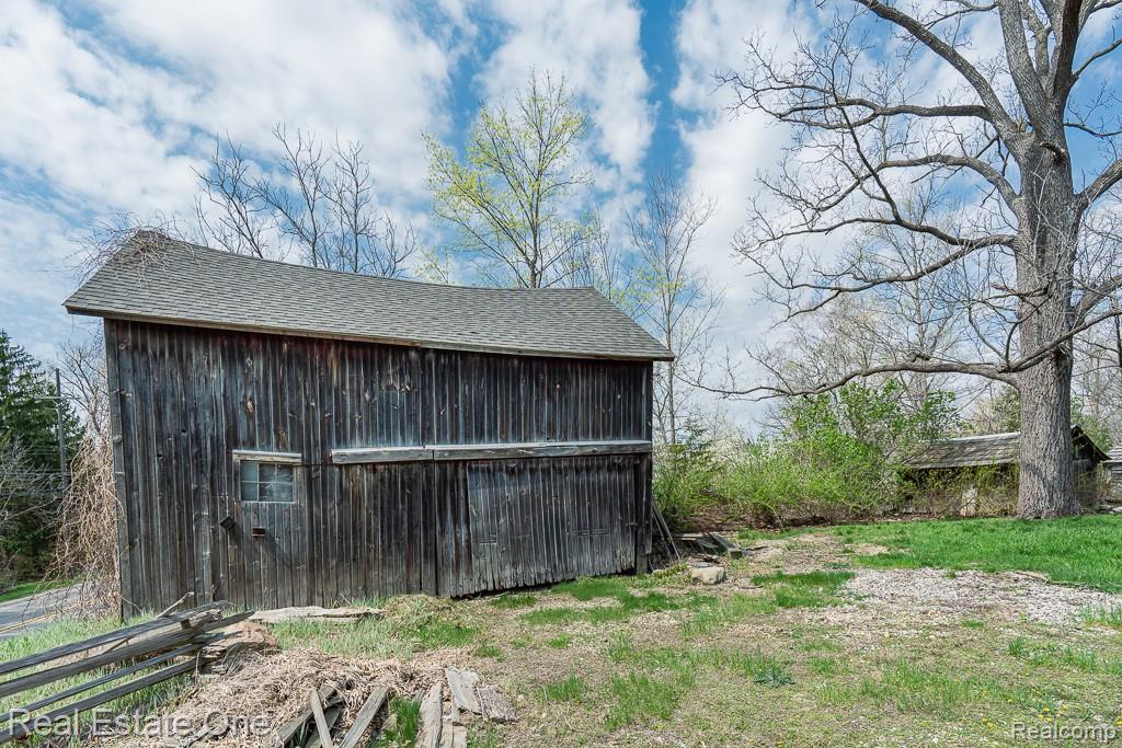947 E Tienken Road