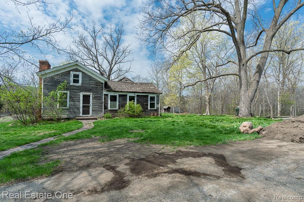 947 E Tienken Road