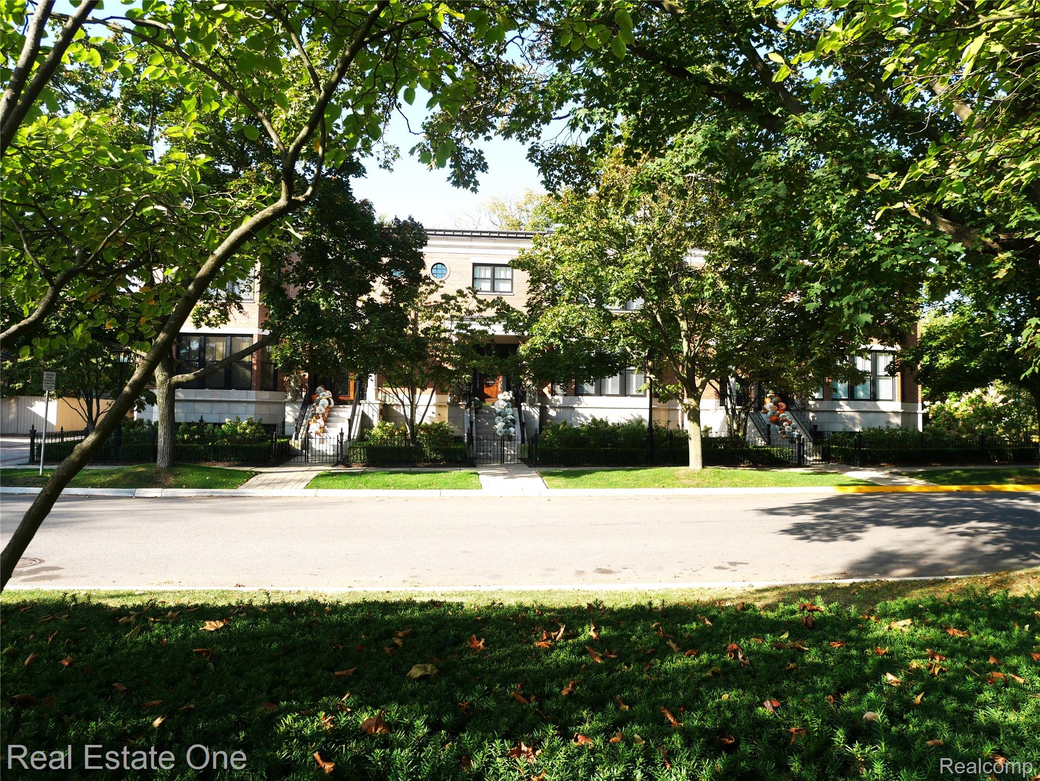 444 S Chester Street Unit: 413