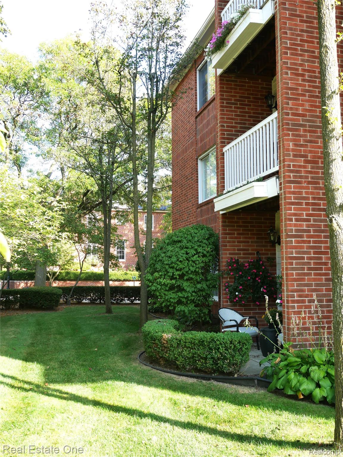 444 S Chester Street Unit: 413