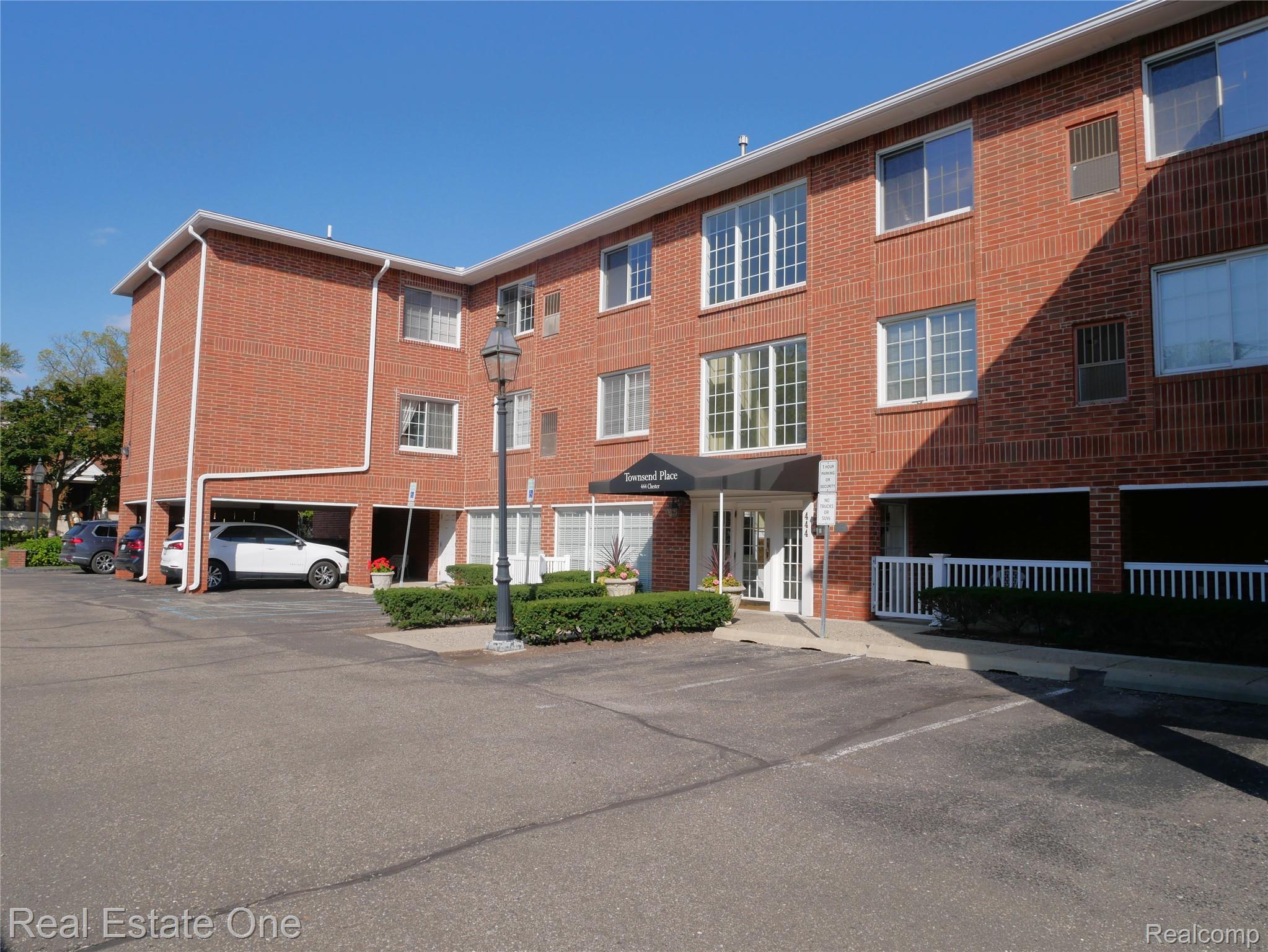 444 S Chester Street Unit: 413