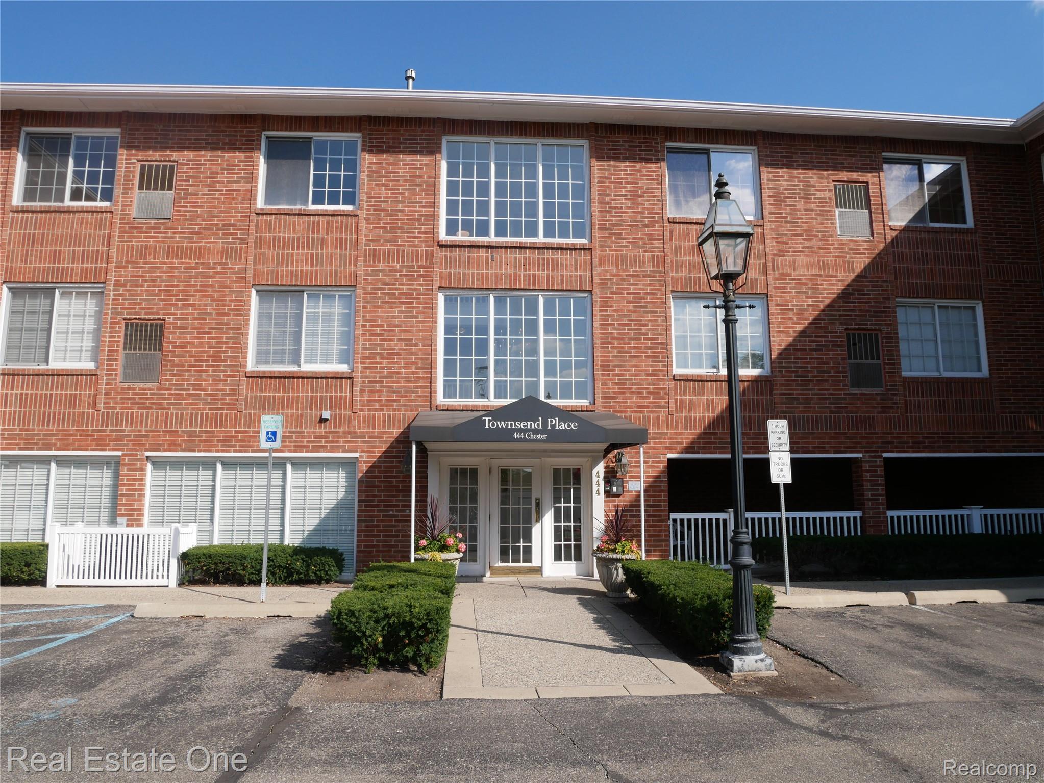 444 S Chester Street Unit: 413