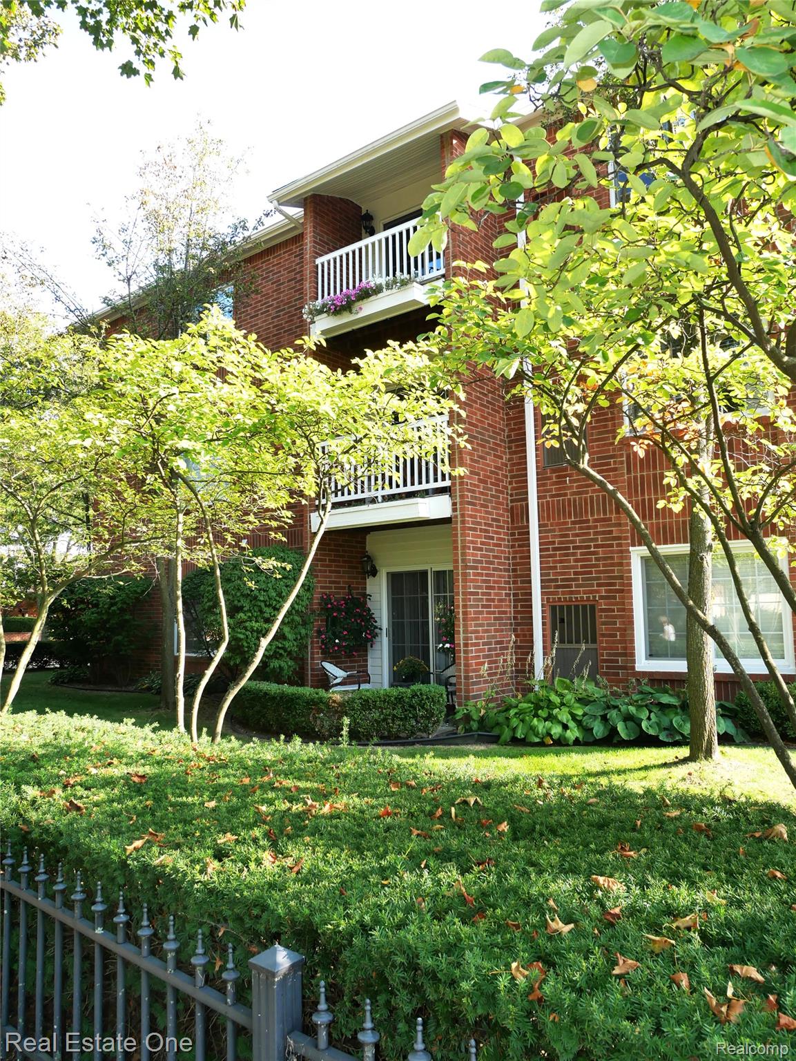 444 S Chester Street Unit: 413