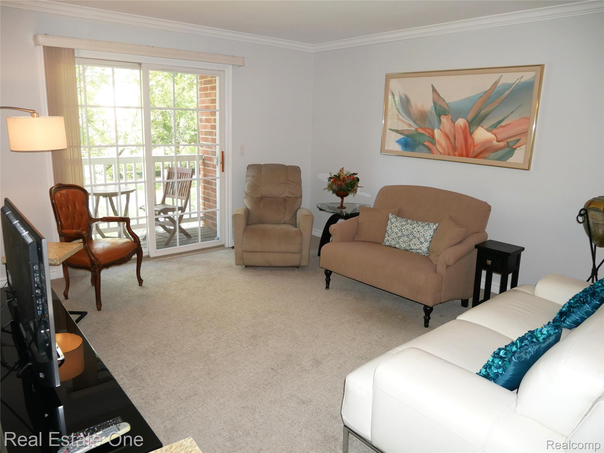 444 S Chester Street Unit: 413