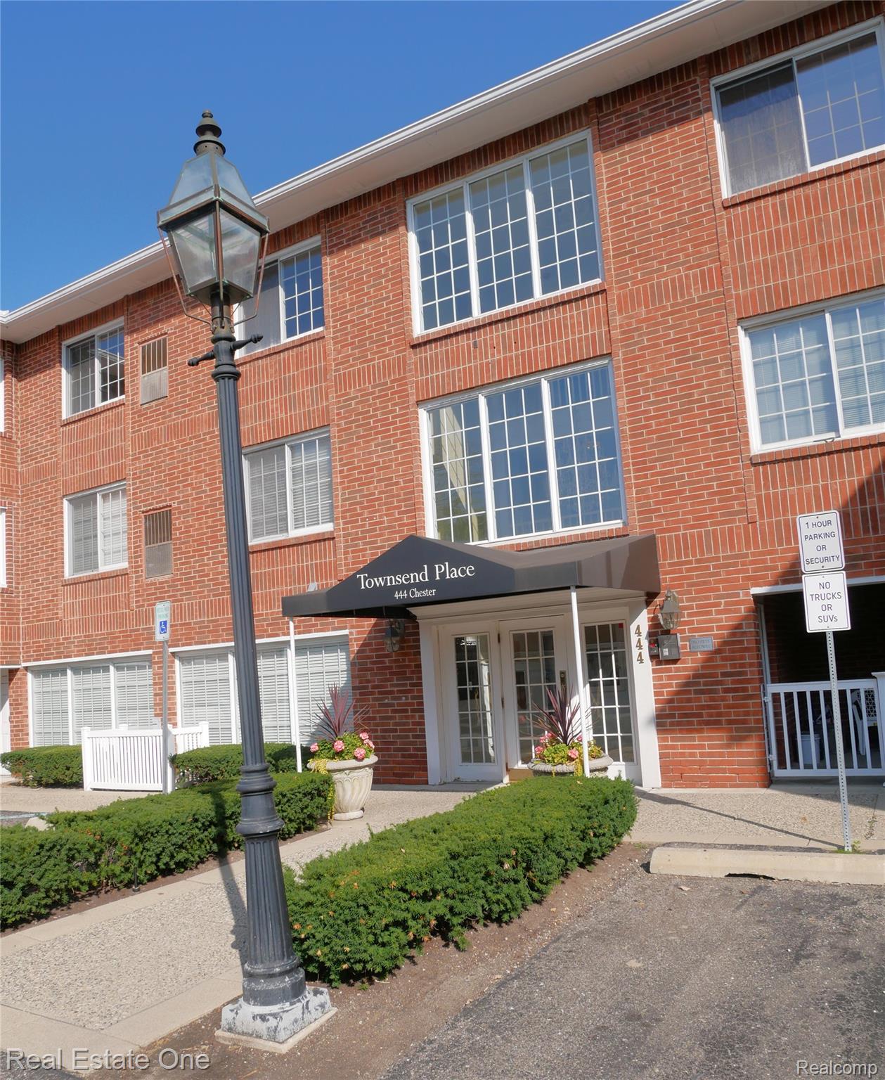 444 S Chester Street Unit: 413