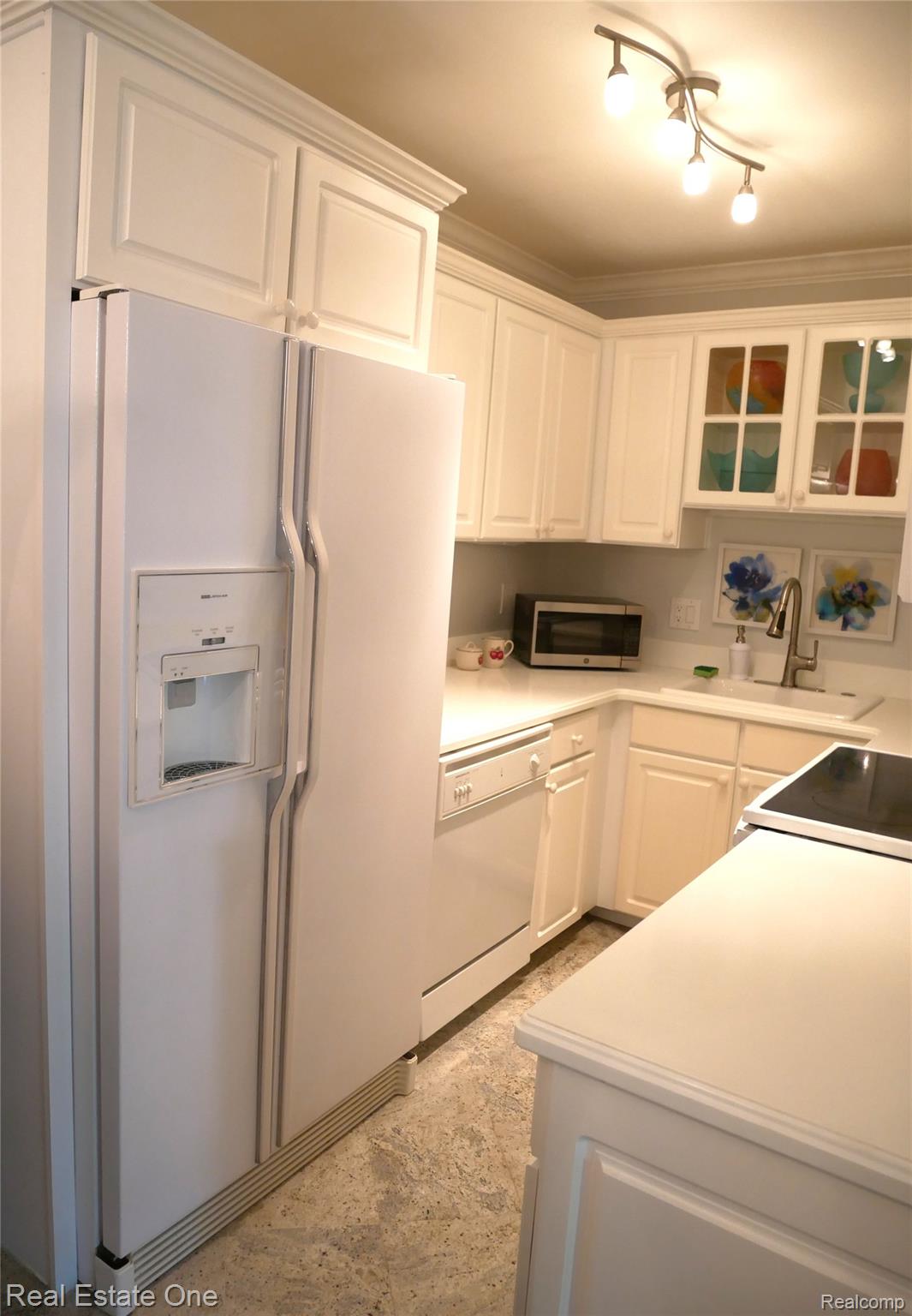 444 S Chester Street Unit: 413
