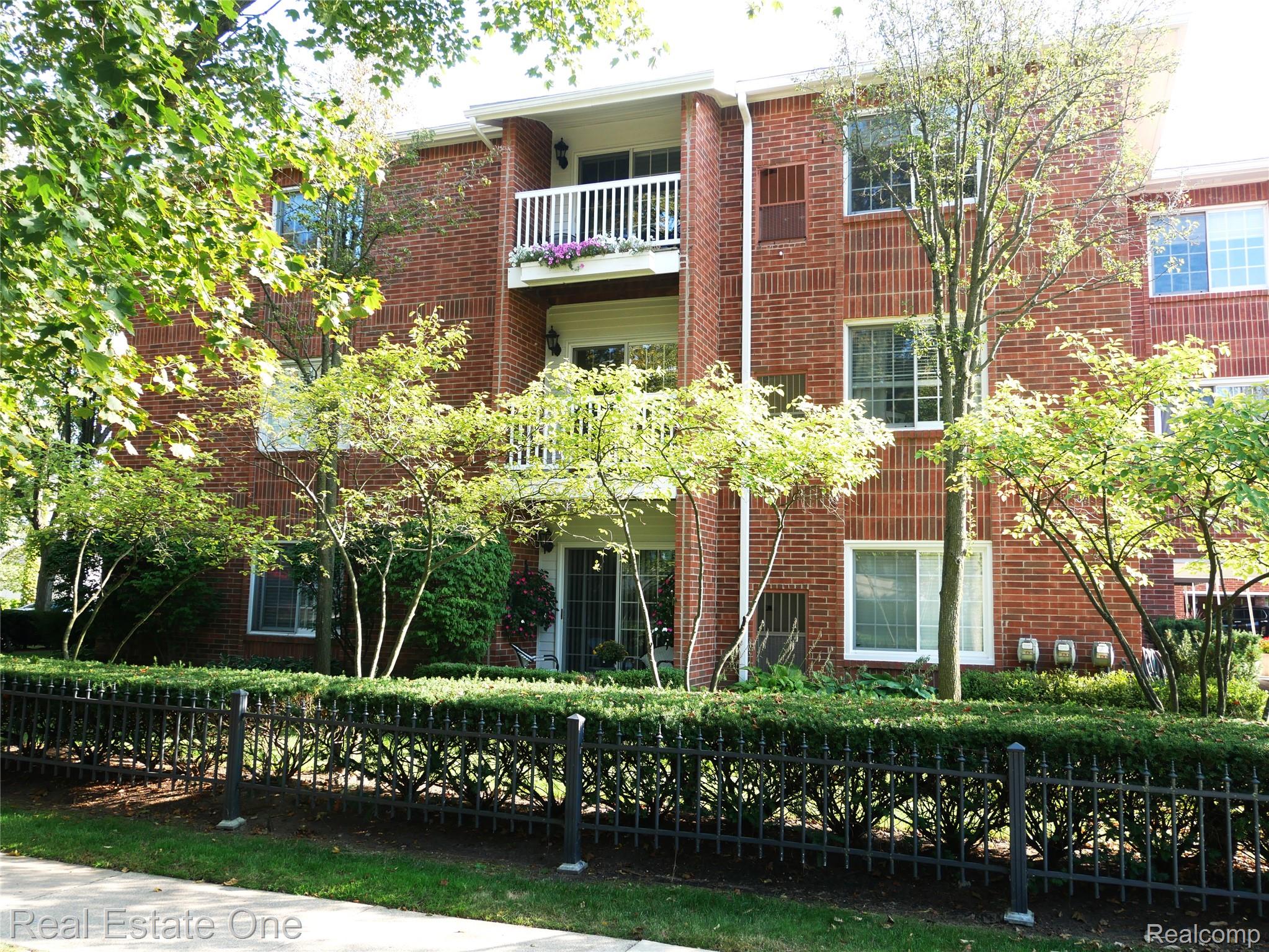 444 S Chester Street Unit: 413