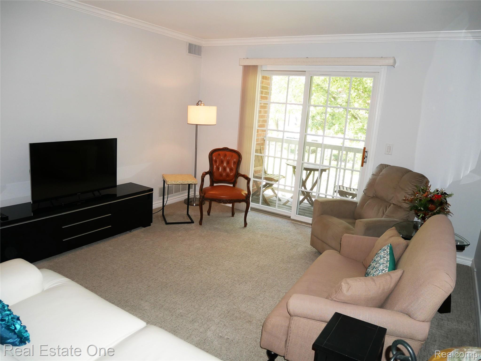 444 S Chester Street Unit: 413
