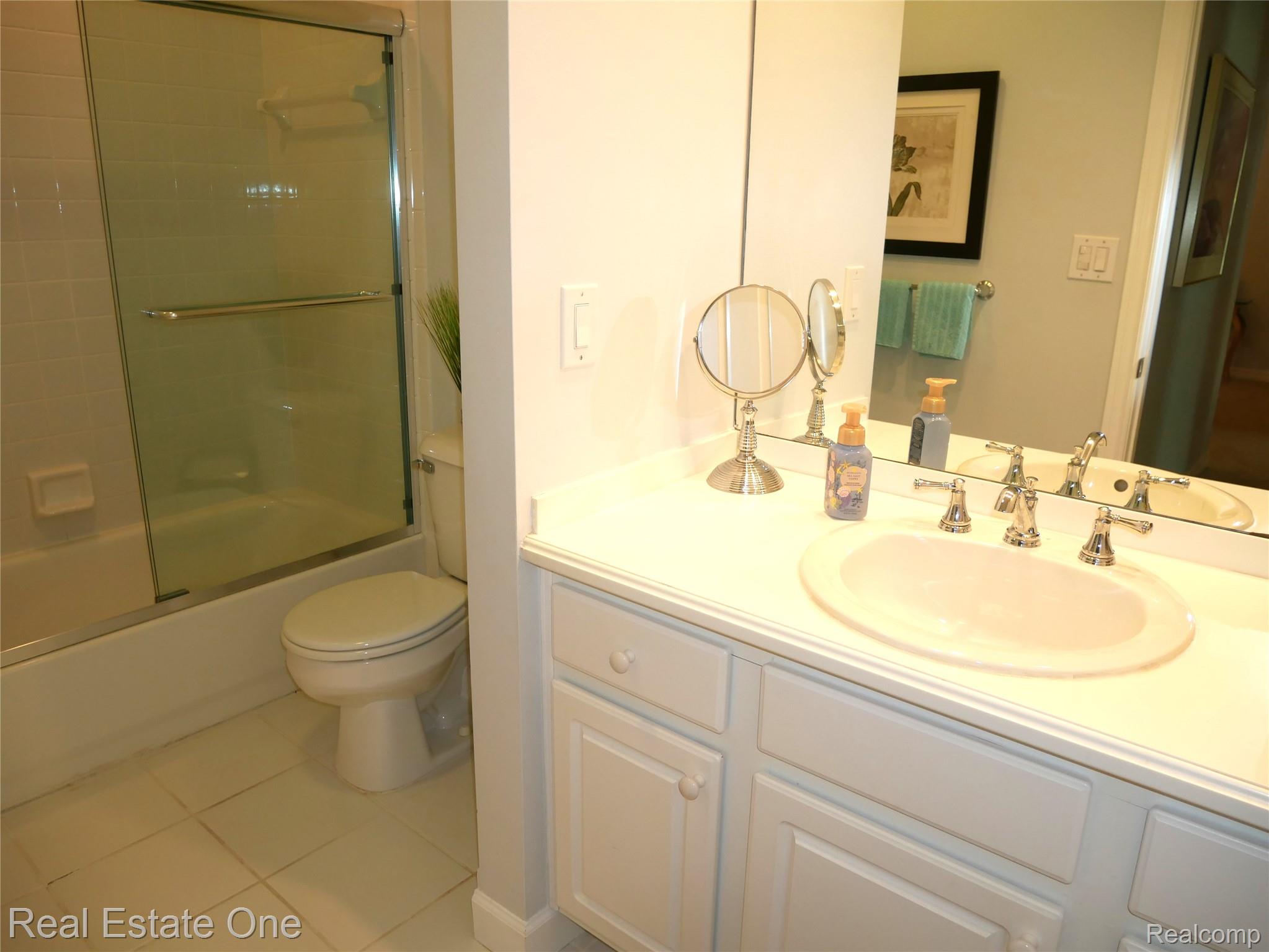 444 S Chester Street Unit: 413