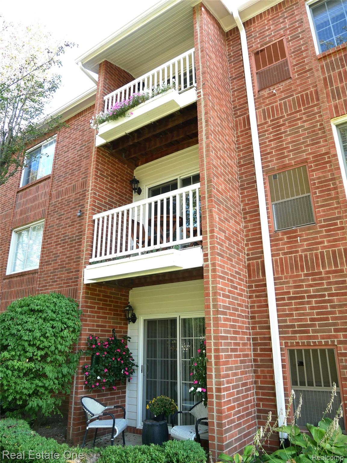 444 S Chester Street Unit: 413