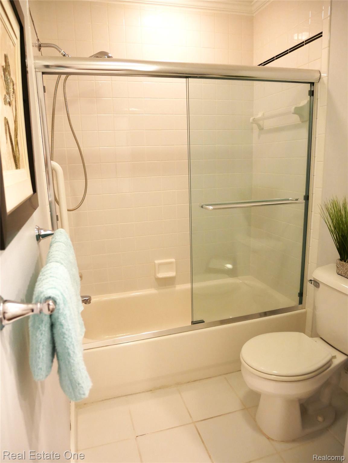 444 S Chester Street Unit: 413