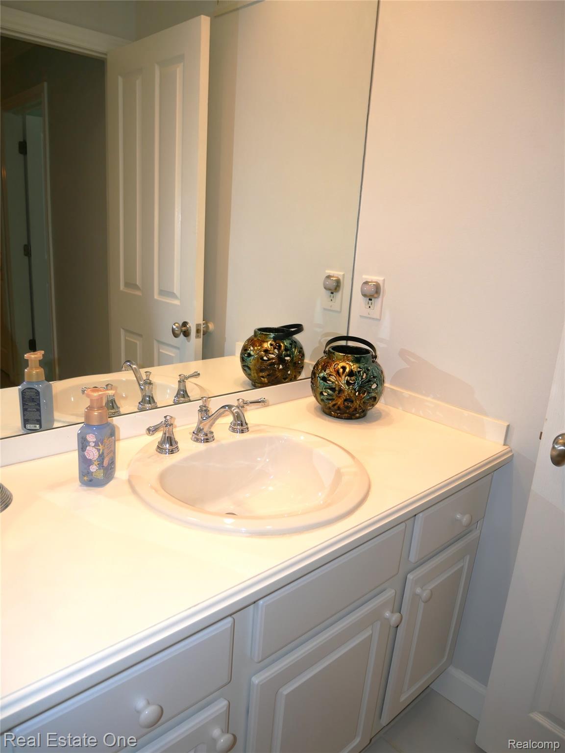 444 S Chester Street Unit: 413