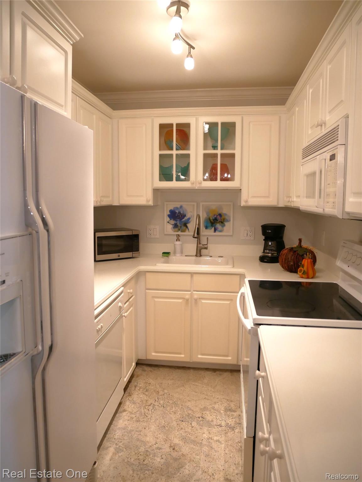 444 S Chester Street Unit: 413