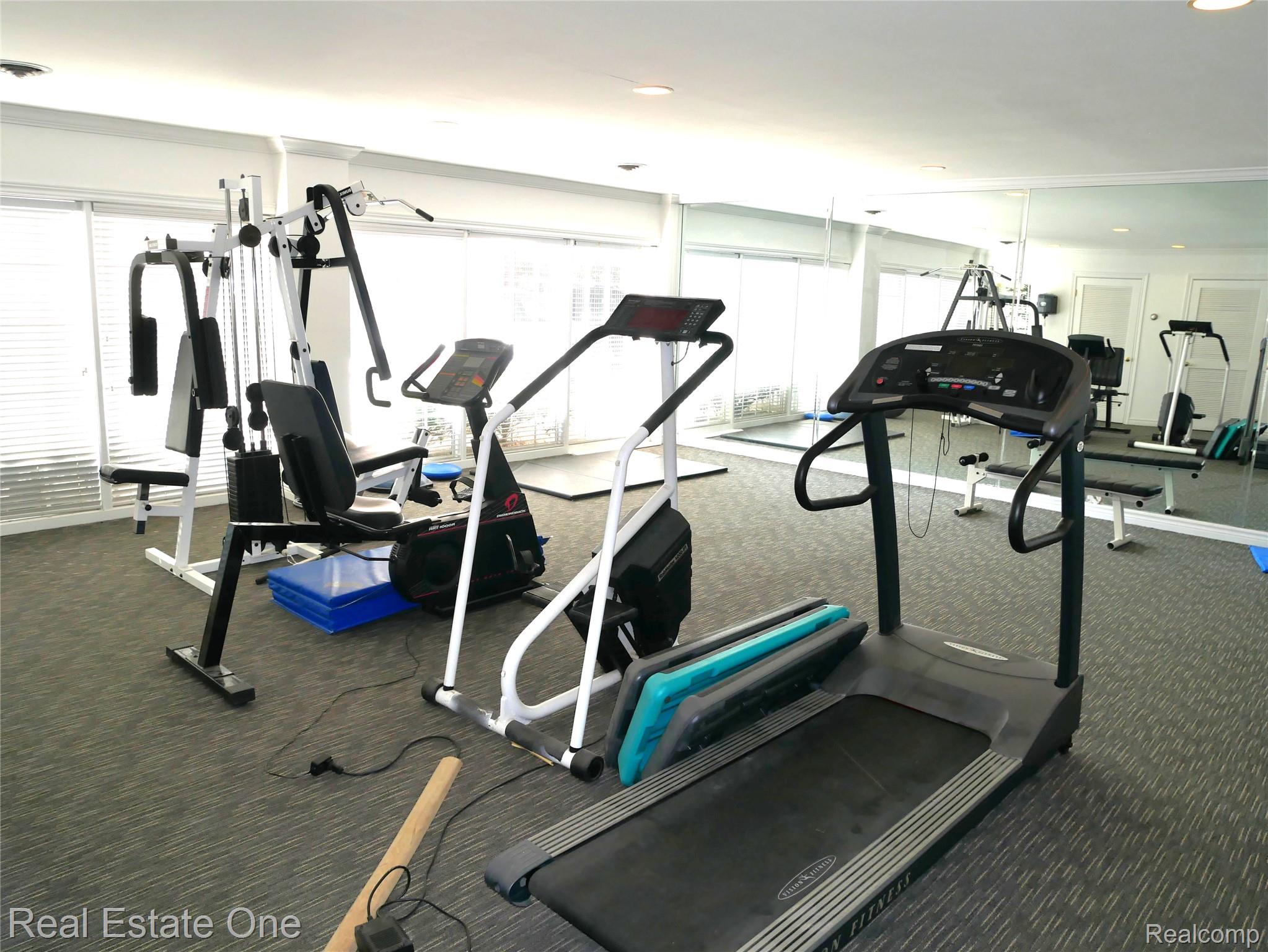 444 S Chester Street Unit: 413