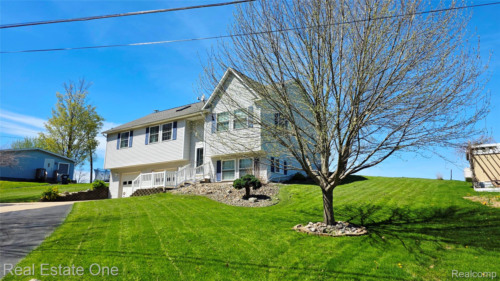 8751 Highland Ave Road
