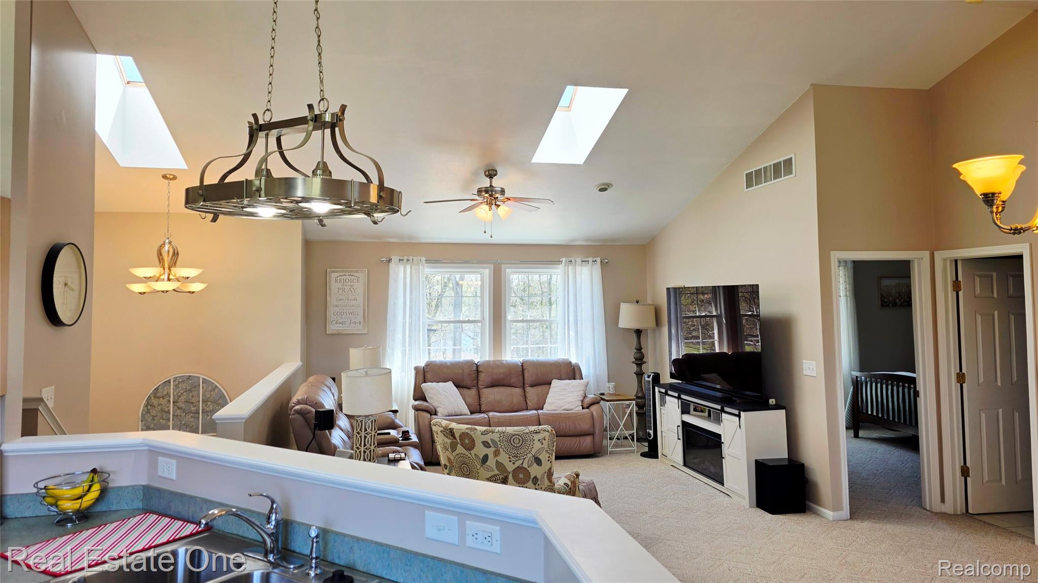 8751 Highland Ave Road