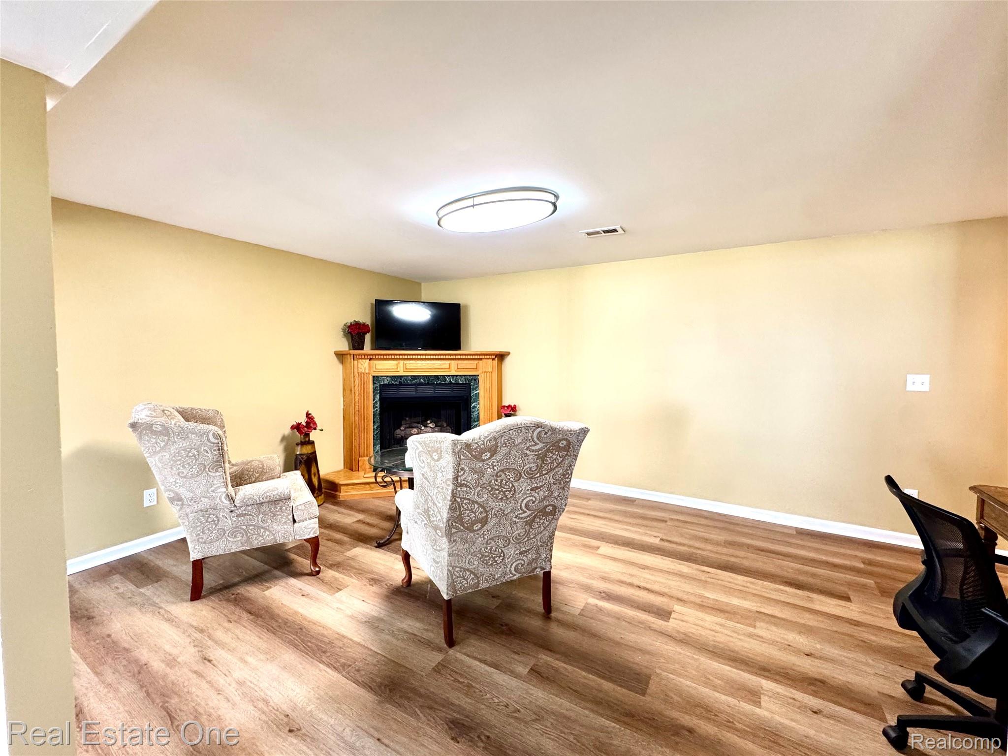 1725 Hillcrest Drive