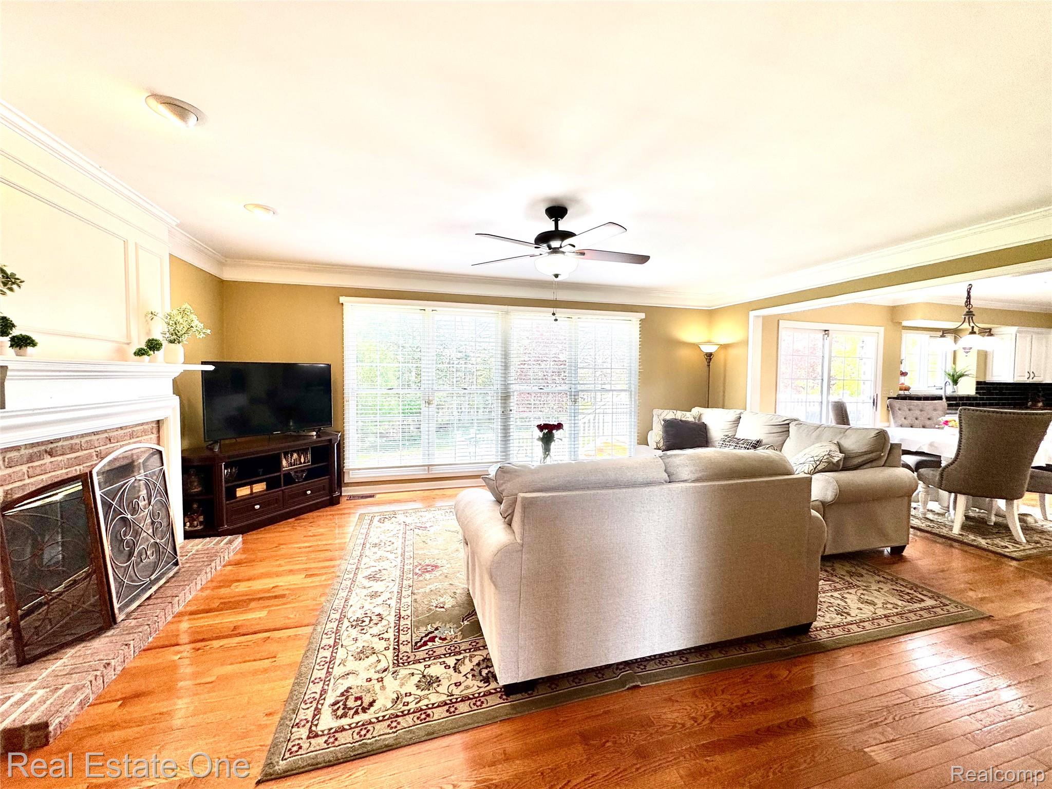 1725 Hillcrest Drive