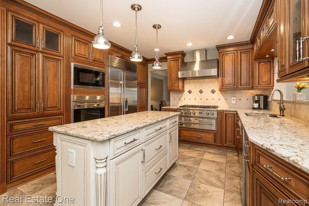 6595 Edith Court