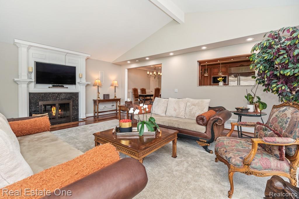 6595 Edith Court