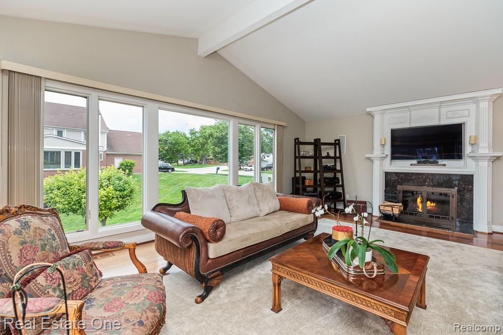 6595 Edith Court