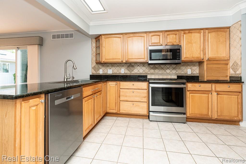 1157 Meadowcrest Drive
