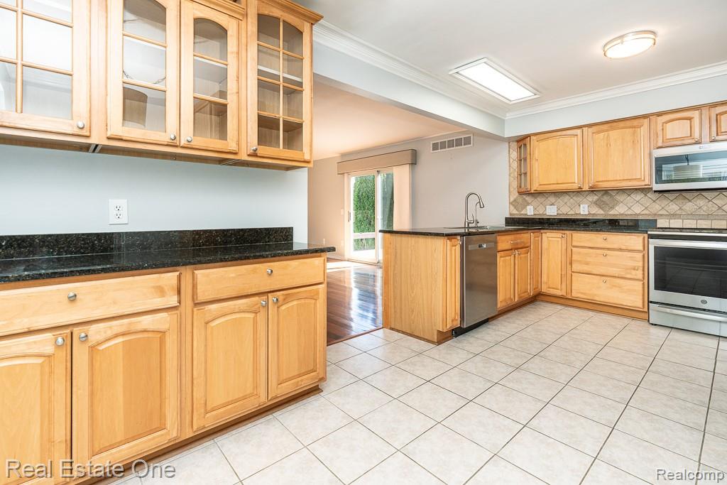 1157 Meadowcrest Drive