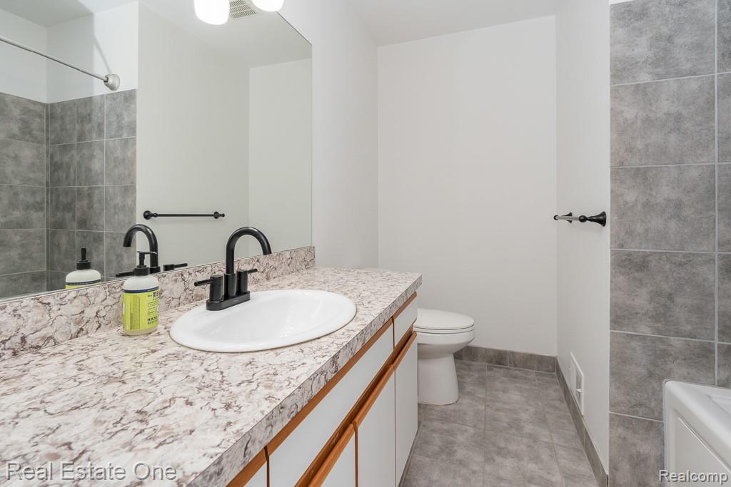283 Whispering Hill