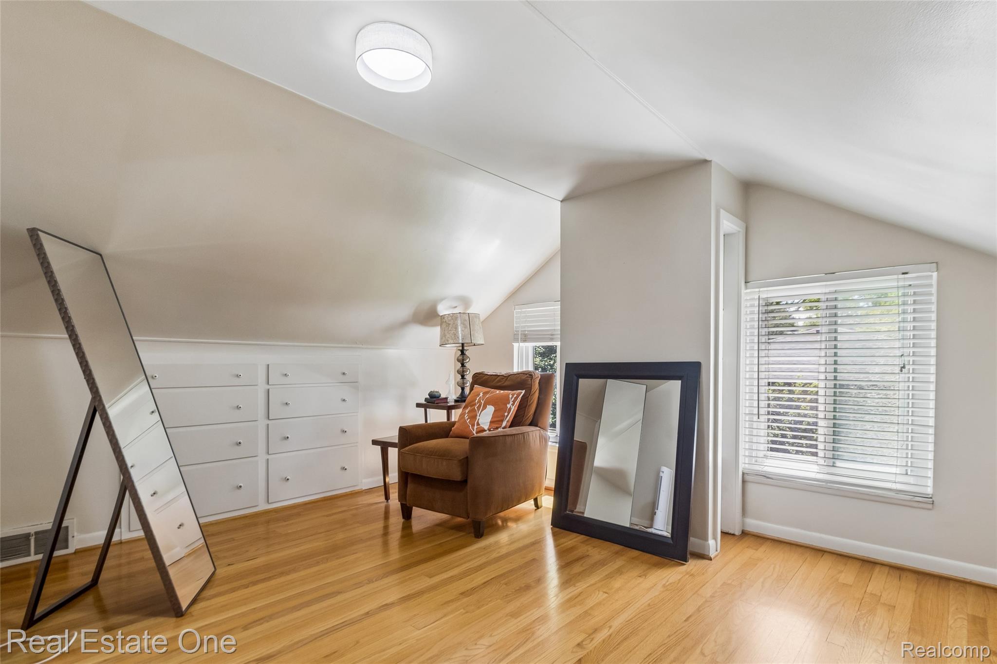 2189 Devonshire Road