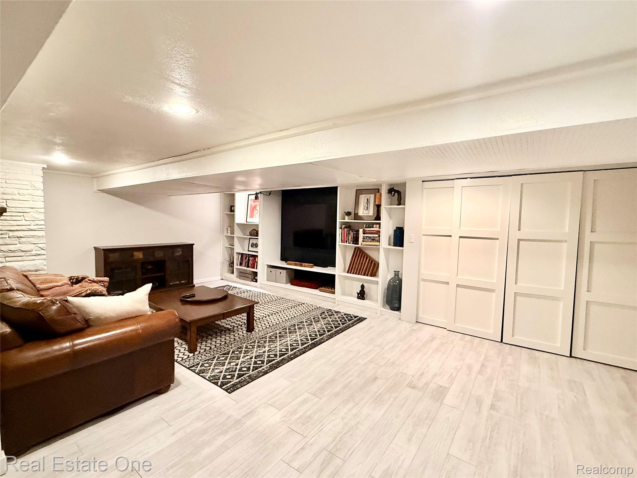2189 Devonshire Road