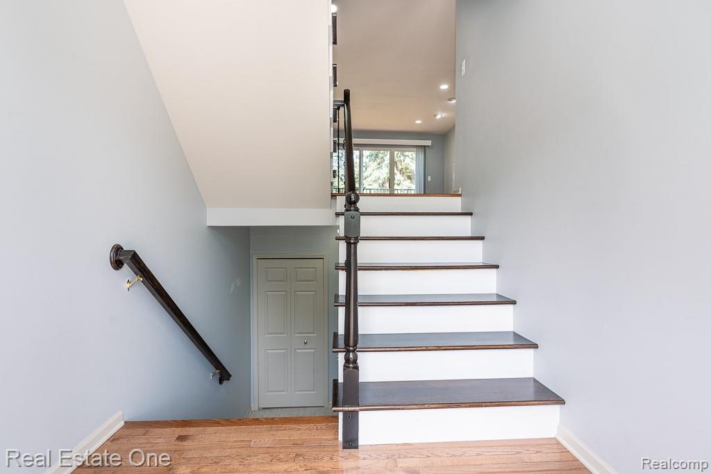 6963 Edgewater Drive