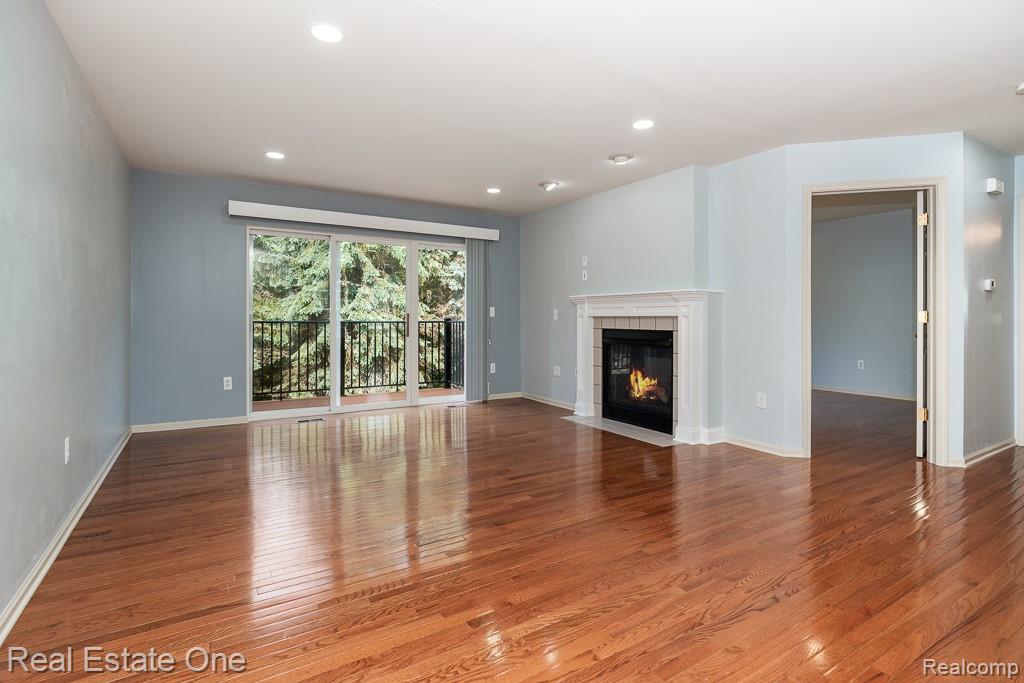 6963 Edgewater Drive