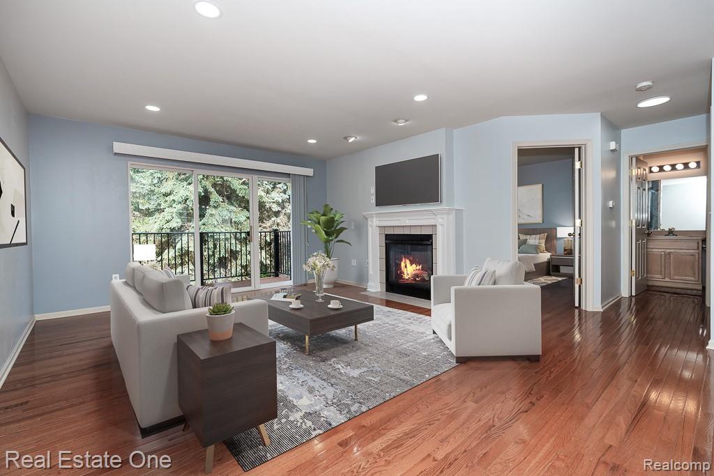 6963 Edgewater Drive