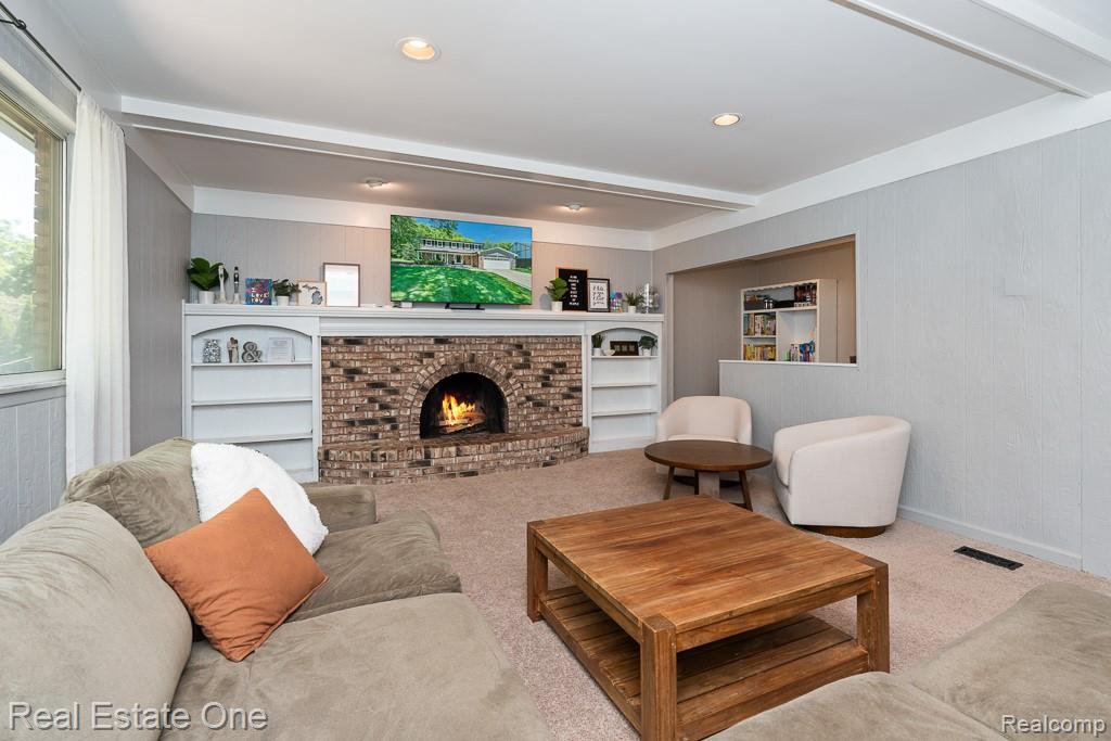 3182 Baypoint Drive