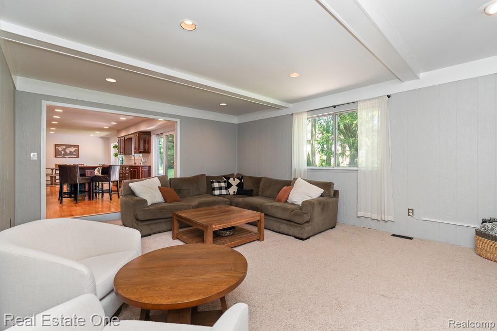 3182 Baypoint Drive