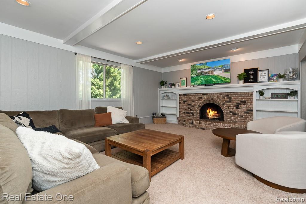3182 Baypoint Drive