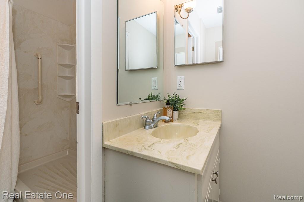 1242 Kings Cove Court