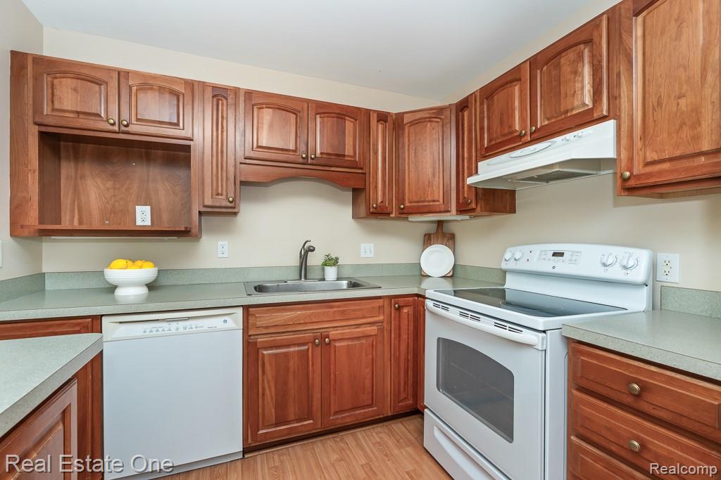 1242 Kings Cove Court