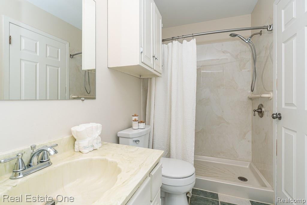 1242 Kings Cove Court