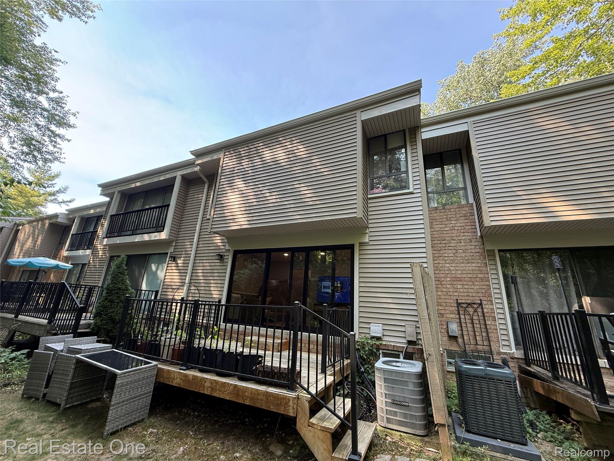 1403 Oakbrook E Unit: 93