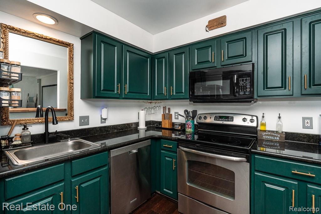 1121 Tienken Court