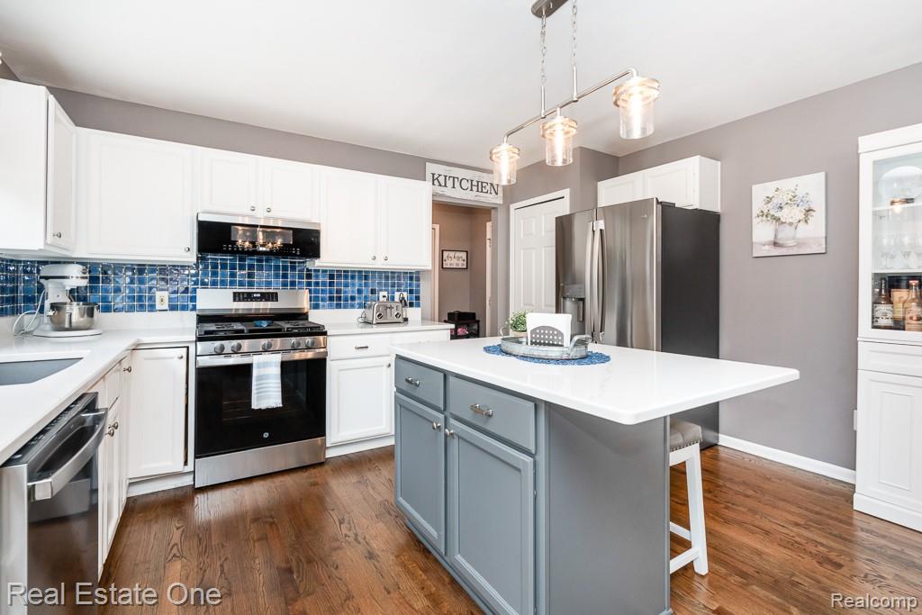 1043 Ridgeview Circle