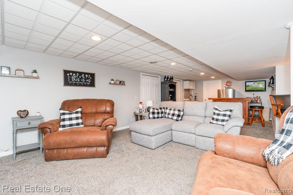 1043 Ridgeview Circle