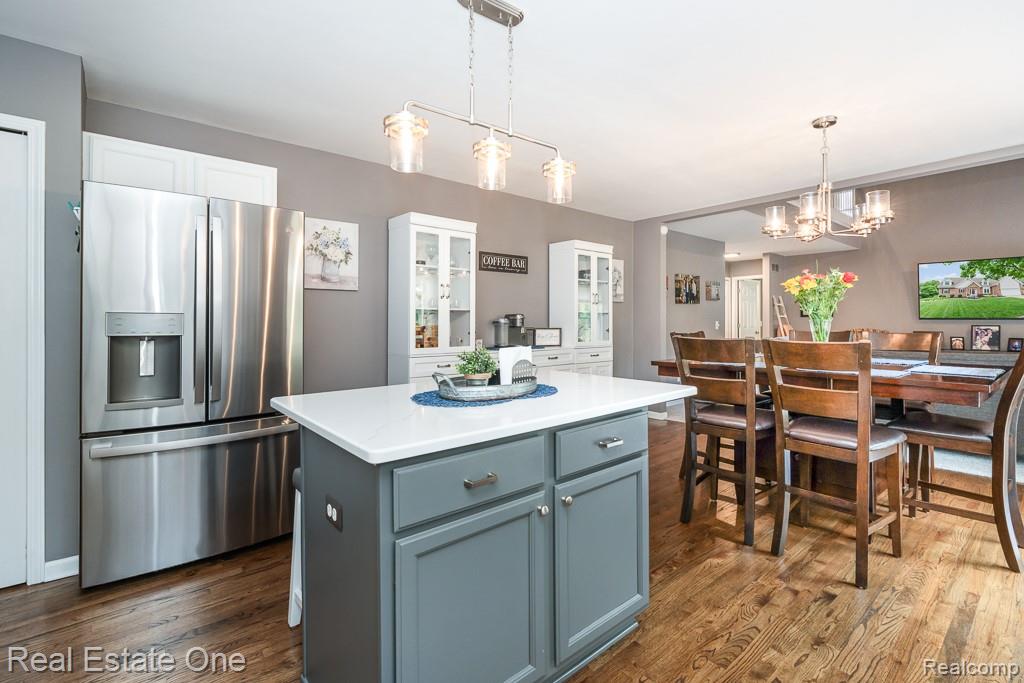 1043 Ridgeview Circle